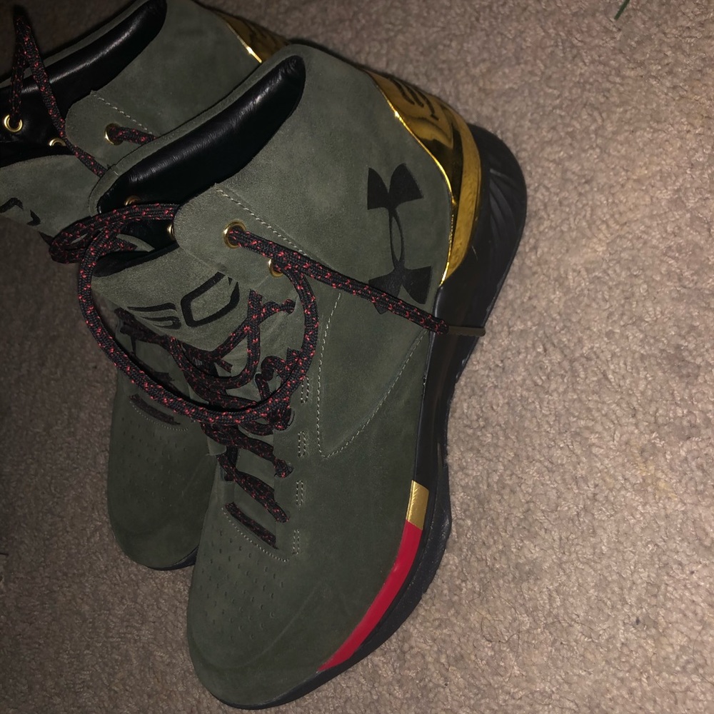 Curry 1 Luxury green/olive 9.5 brand new